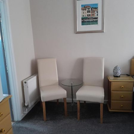 Relax At Rosscourt Guest House-Free On Site Parking (Adults Only) Борнмут Екстер'єр фото