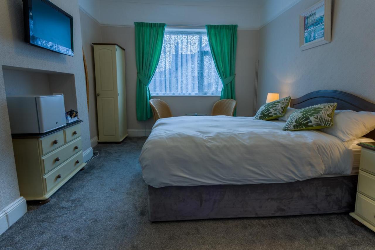 Relax At Rosscourt Guest House-Free On Site Parking (Adults Only) Борнмут Екстер'єр фото
