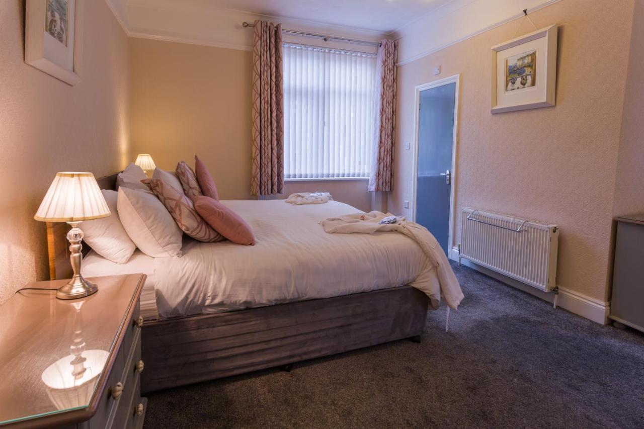 Relax At Rosscourt Guest House-Free On Site Parking (Adults Only) Борнмут Екстер'єр фото