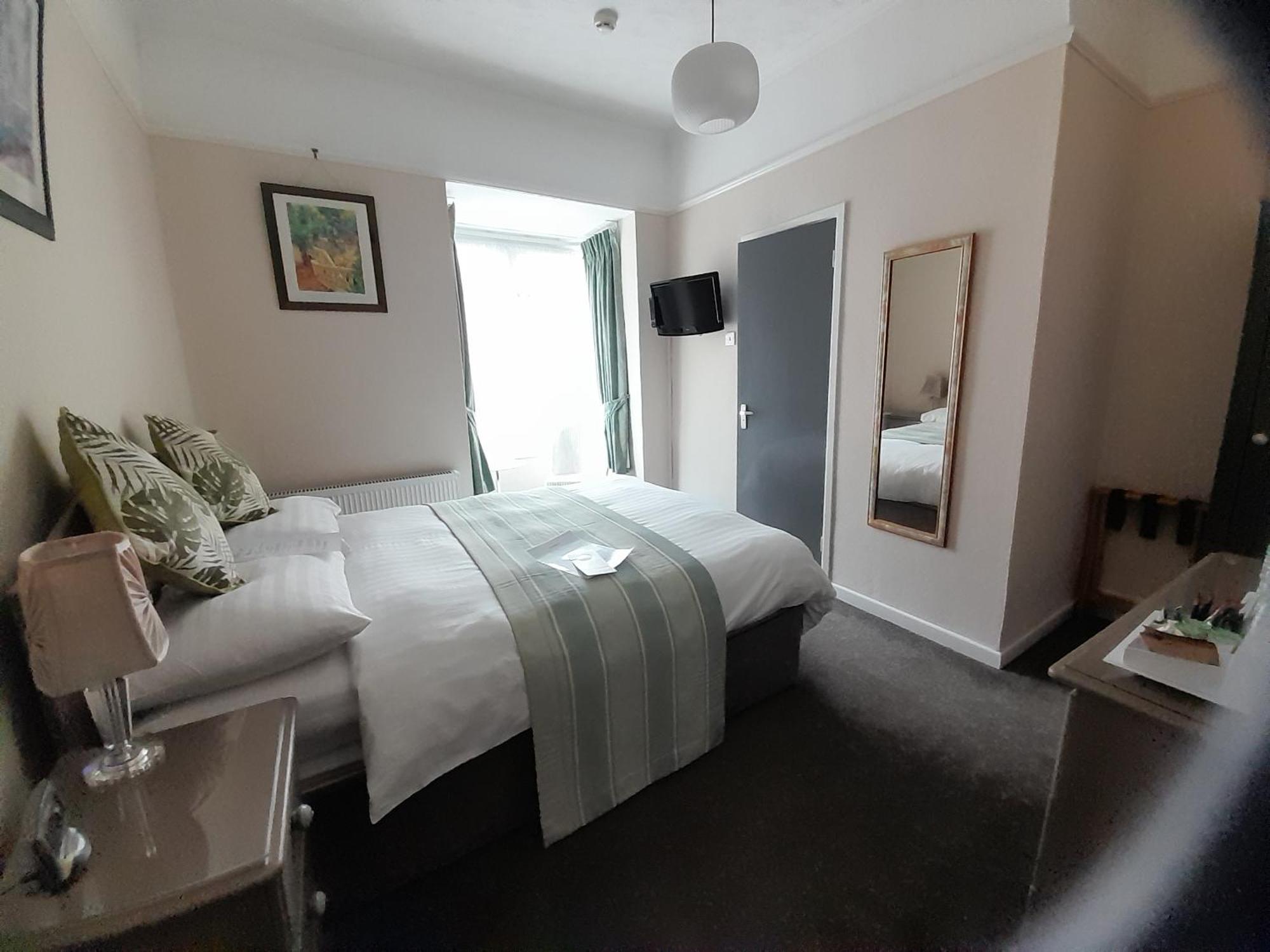 Relax At Rosscourt Guest House-Free On Site Parking (Adults Only) Борнмут Екстер'єр фото