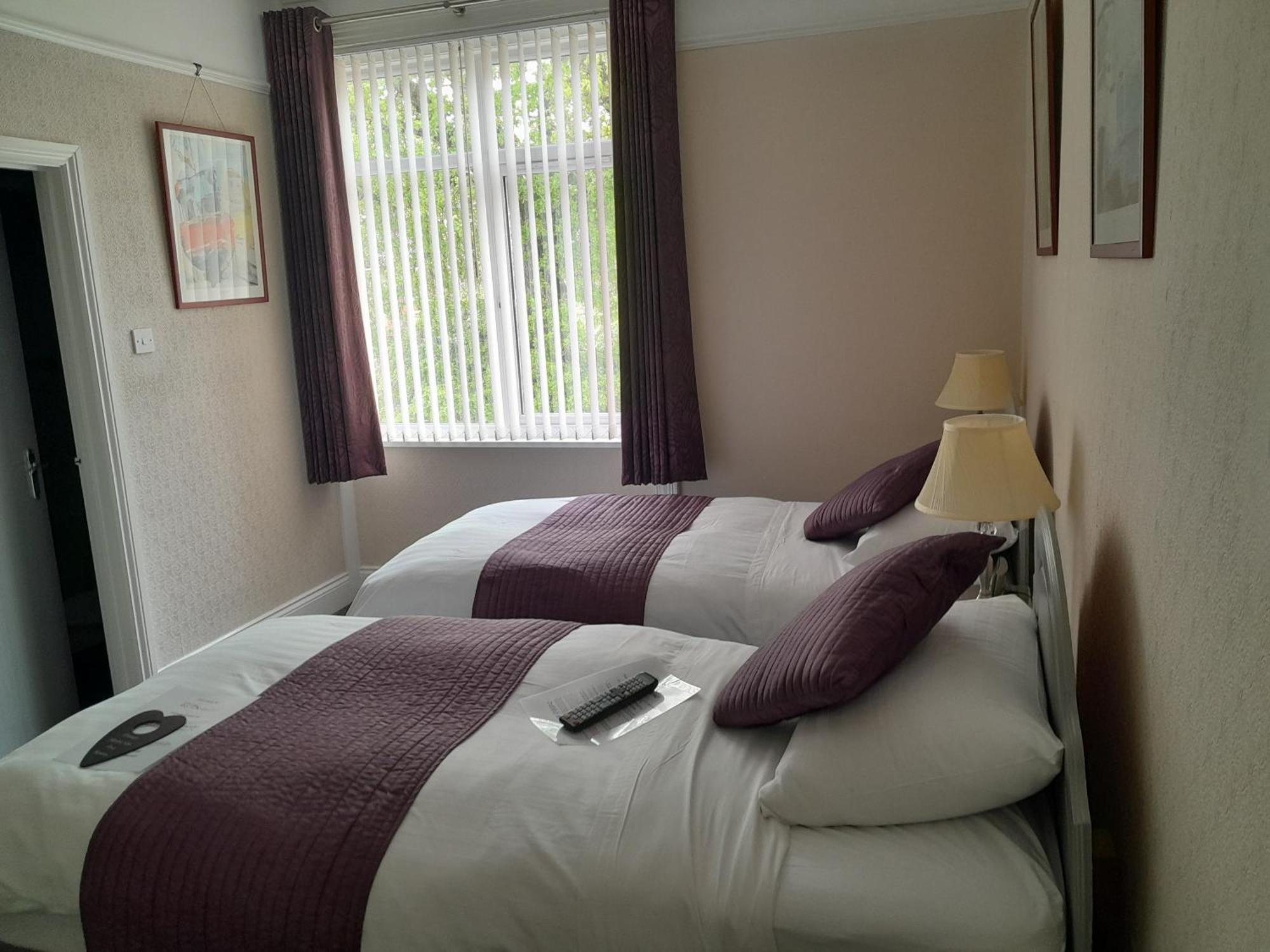 Relax At Rosscourt Guest House-Free On Site Parking (Adults Only) Борнмут Екстер'єр фото