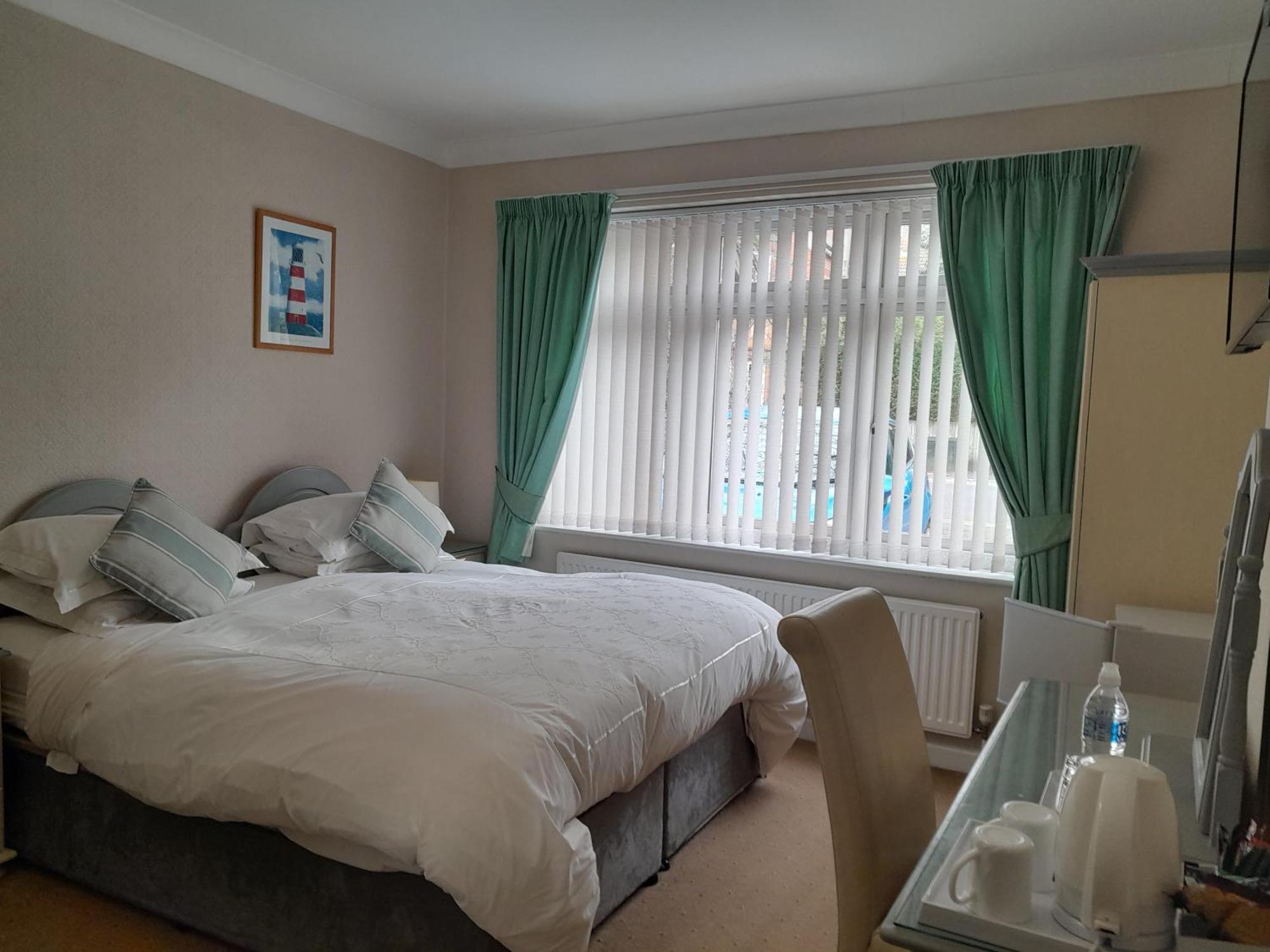 Relax At Rosscourt Guest House-Free On Site Parking (Adults Only) Борнмут Екстер'єр фото